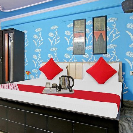 Flagship Hotel Decent Stay Near Pvr Vikaspuri Delhi Нью-Дели Экстерьер фото