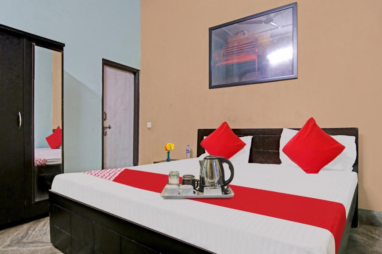 Flagship Hotel Decent Stay Near Pvr Vikaspuri Delhi Нью-Дели Экстерьер фото
