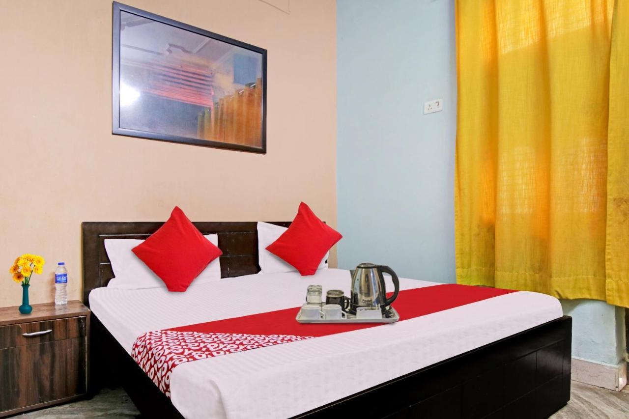 Flagship Hotel Decent Stay Near Pvr Vikaspuri Delhi Нью-Дели Экстерьер фото