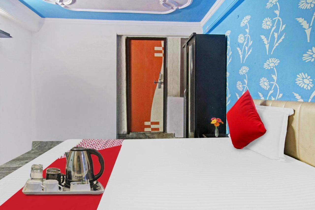 Flagship Hotel Decent Stay Near Pvr Vikaspuri Delhi Нью-Дели Экстерьер фото