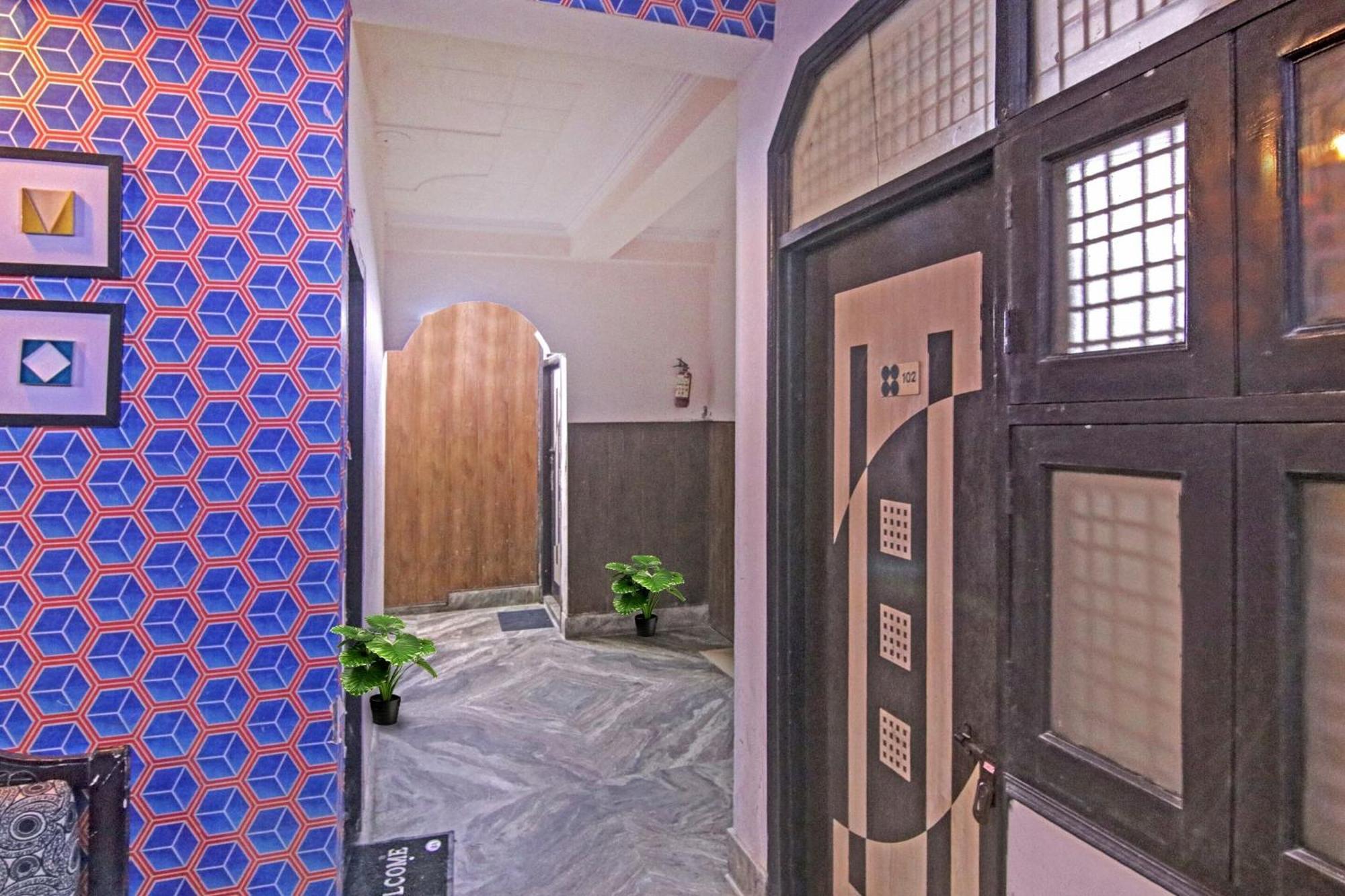 Flagship Hotel Decent Stay Near Pvr Vikaspuri Delhi Нью-Дели Экстерьер фото