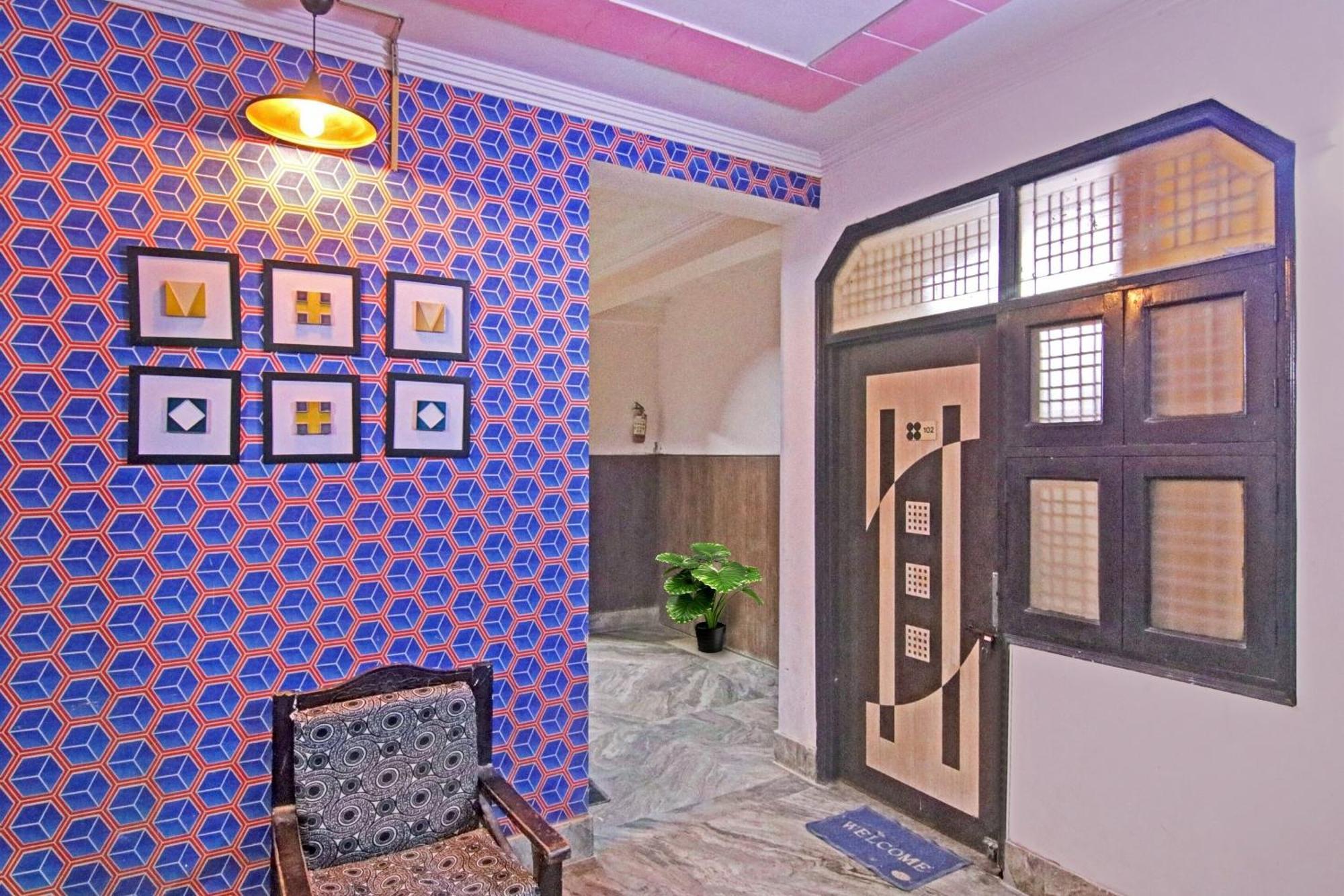 Flagship Hotel Decent Stay Near Pvr Vikaspuri Delhi Нью-Дели Экстерьер фото