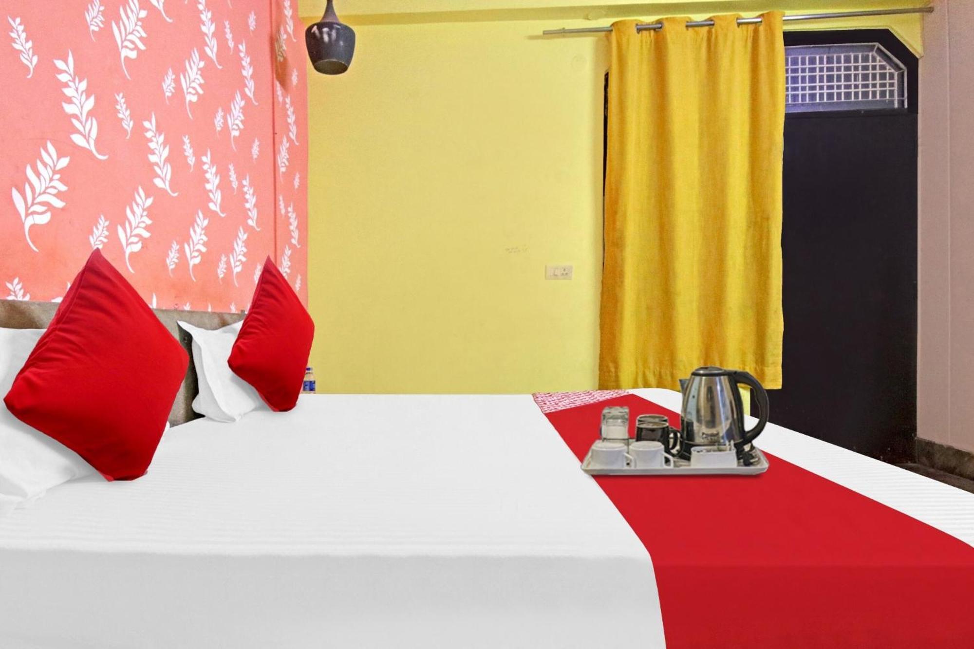 Flagship Hotel Decent Stay Near Pvr Vikaspuri Delhi Нью-Дели Экстерьер фото